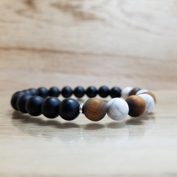 Black Onyx, Tiger Eye & Howlite Beaded Bracelet - Picture 3 of 7